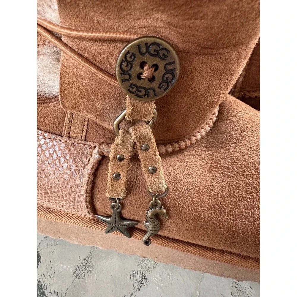 UGG Australia Bailey Charm Suede Leather Coastal Charms‎ Womens Size 6